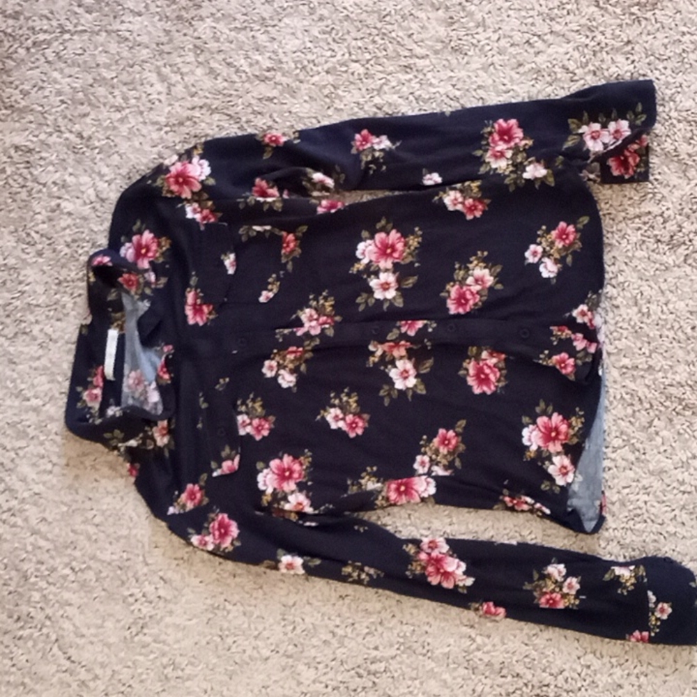 Long sleeved button up collared shirt, Small